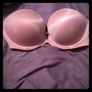 Strapless Victoria’s Secret 32D bra
